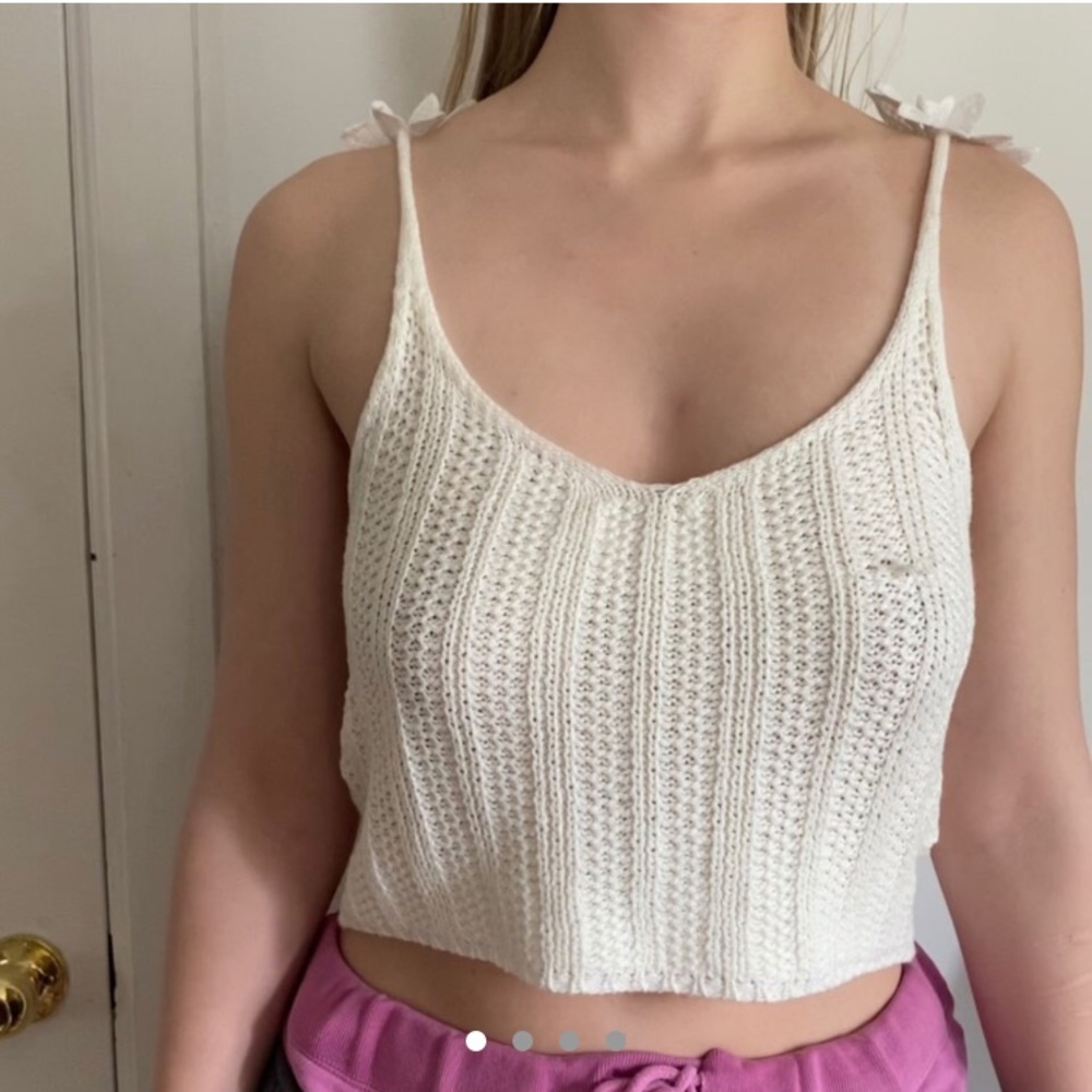 White knitted tank top with flower shoulder design